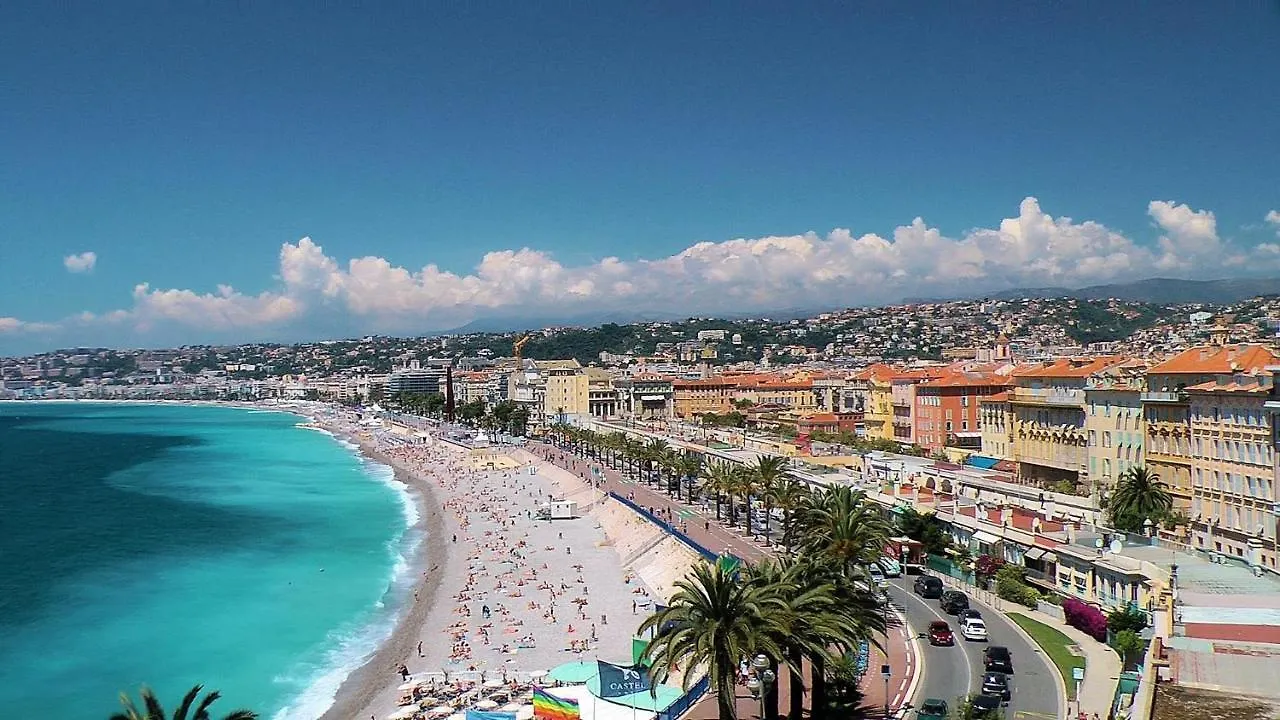 Nestor&Jeeves - Lavinia - Central - Close Sea Nice