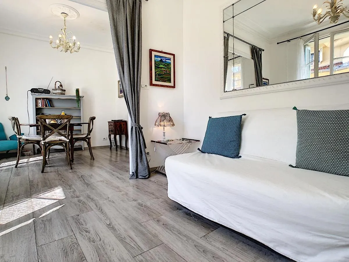 Nestor&Jeeves - Lavinia - Central - Close Sea Nice 0*,  France
