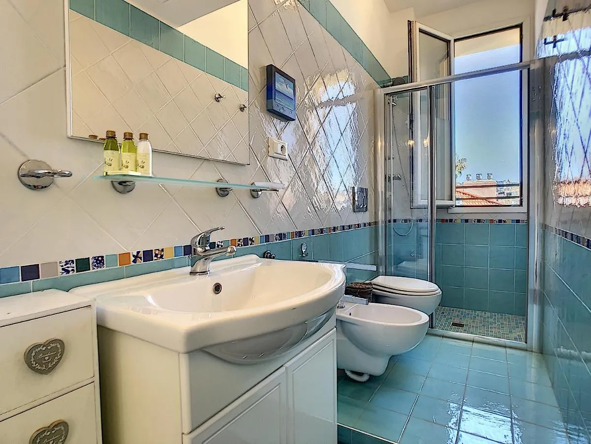 Nestor&Jeeves - Lavinia - Central - Close Sea Nice France