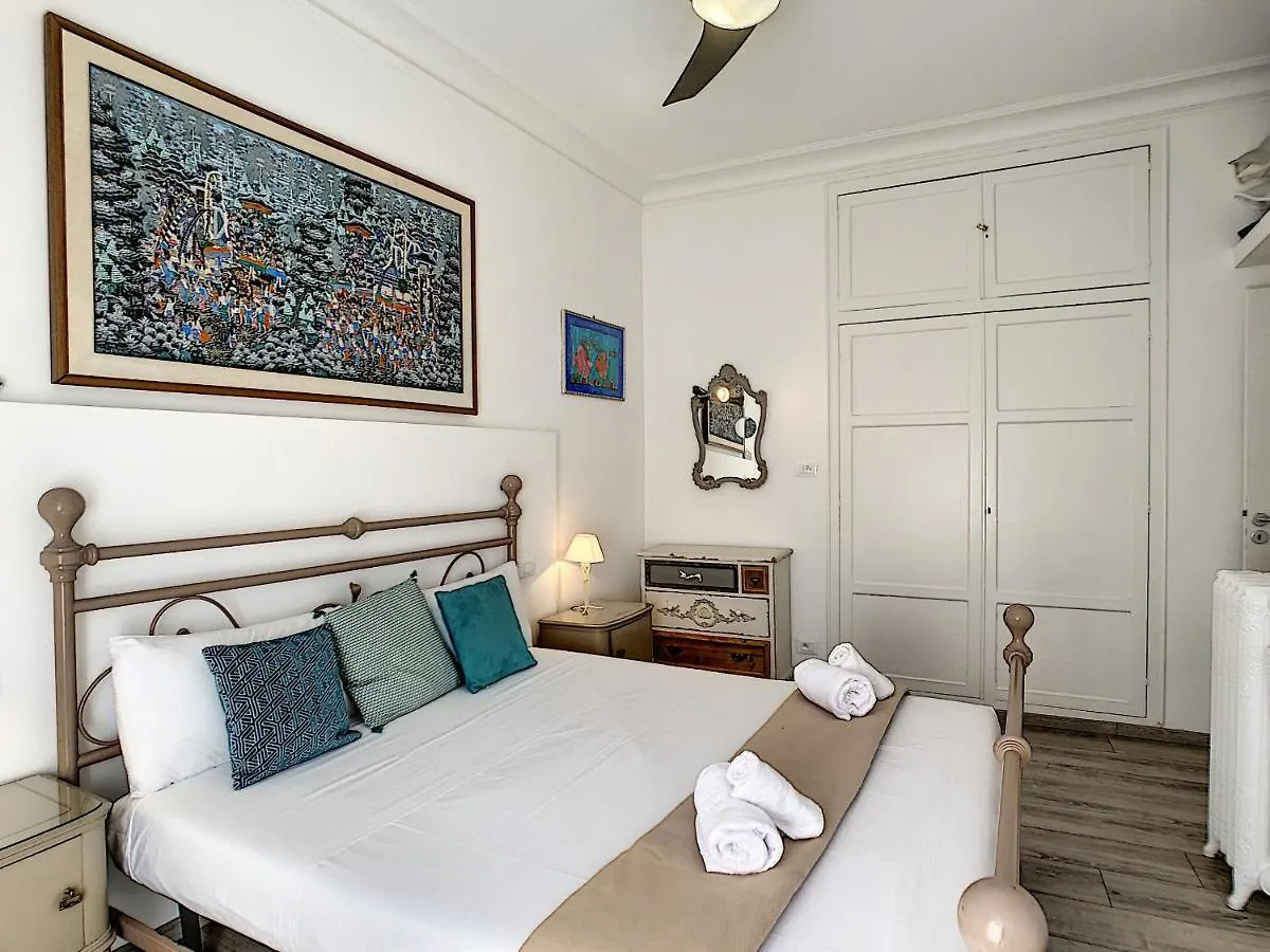 Nestor&Jeeves - Lavinia - Central - Close Sea Nice